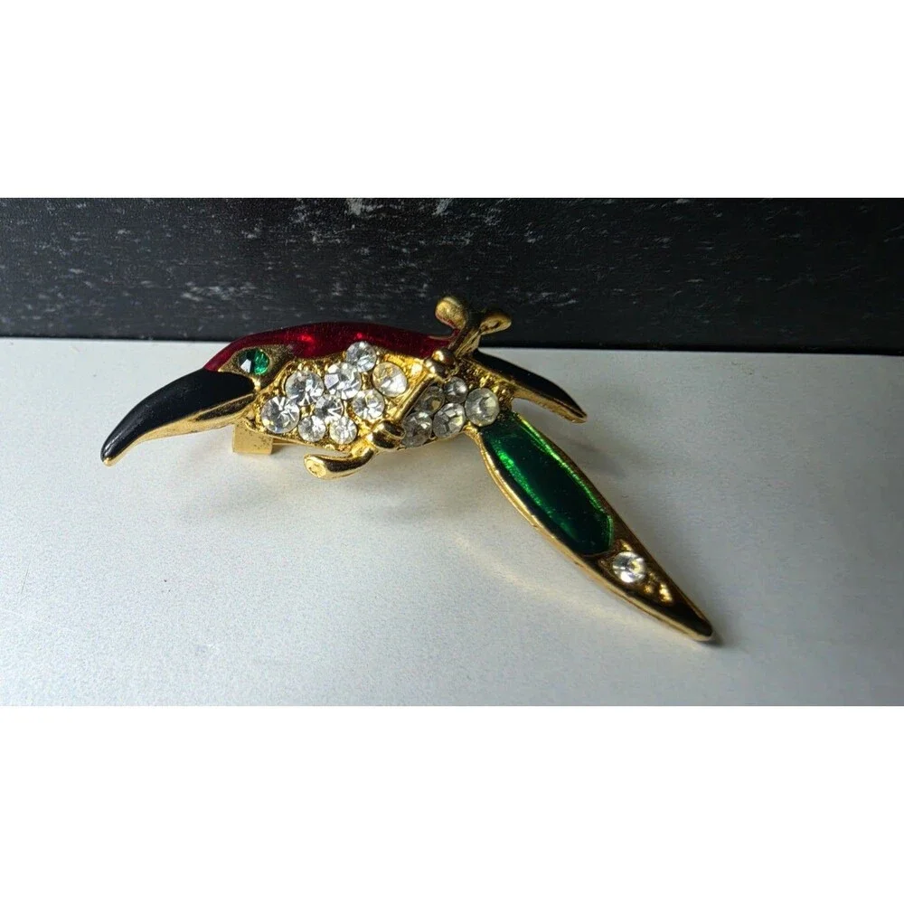 Toucan Rhinestone And Enamel Gold Tone Metal Brooch Vintage Costume Jewelry